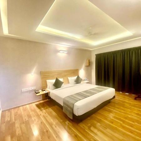 Click Hotel Dbr Бангалор Екстериор снимка